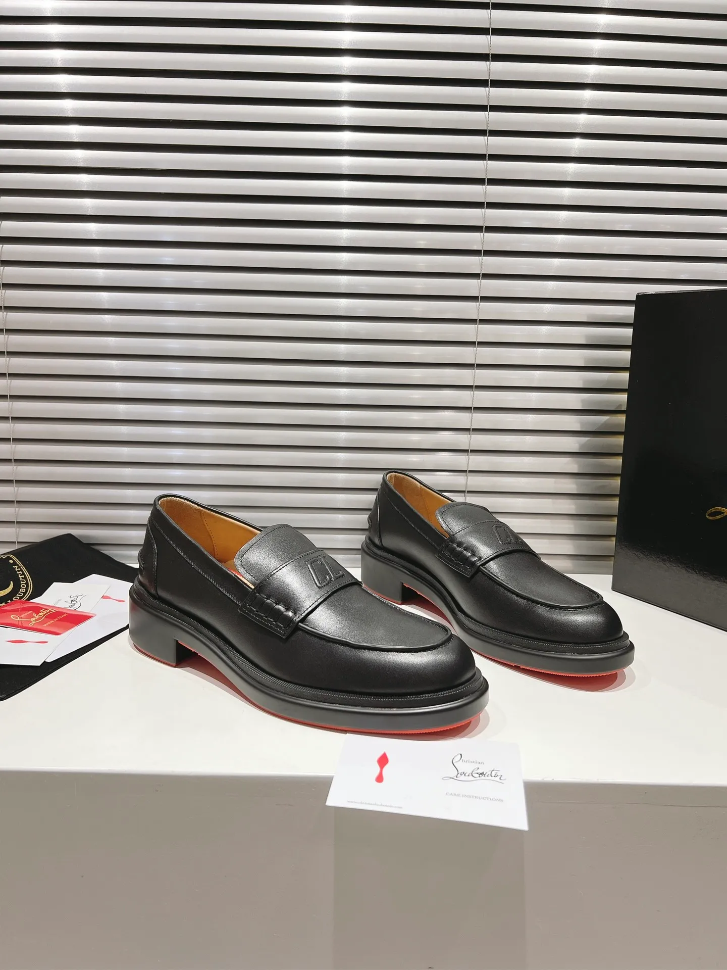 👟👟Ex-factory price 760👟👟 ╔Tire bottom Loaf🆑Black cowhide╗ ·Top version customization·2024𝐬𝐬 𝑪𝒉𝒓𝒊𝒔𝒕𝒊𝒂𝒏 𝑳𝒐𝒖𝒃𝒐𝒖𝒕𝒊𝒏 ▪️No matter the last shape, fabric, diamonds, nails, lining, outsole, they are as close as possible to ZP... ▪️The original sole is specially provided by the original factory ▪️The lining is imported water-dyed cowhide ▪️The private customization time is about 3-7 days —————— Size: Men's 39M-46M